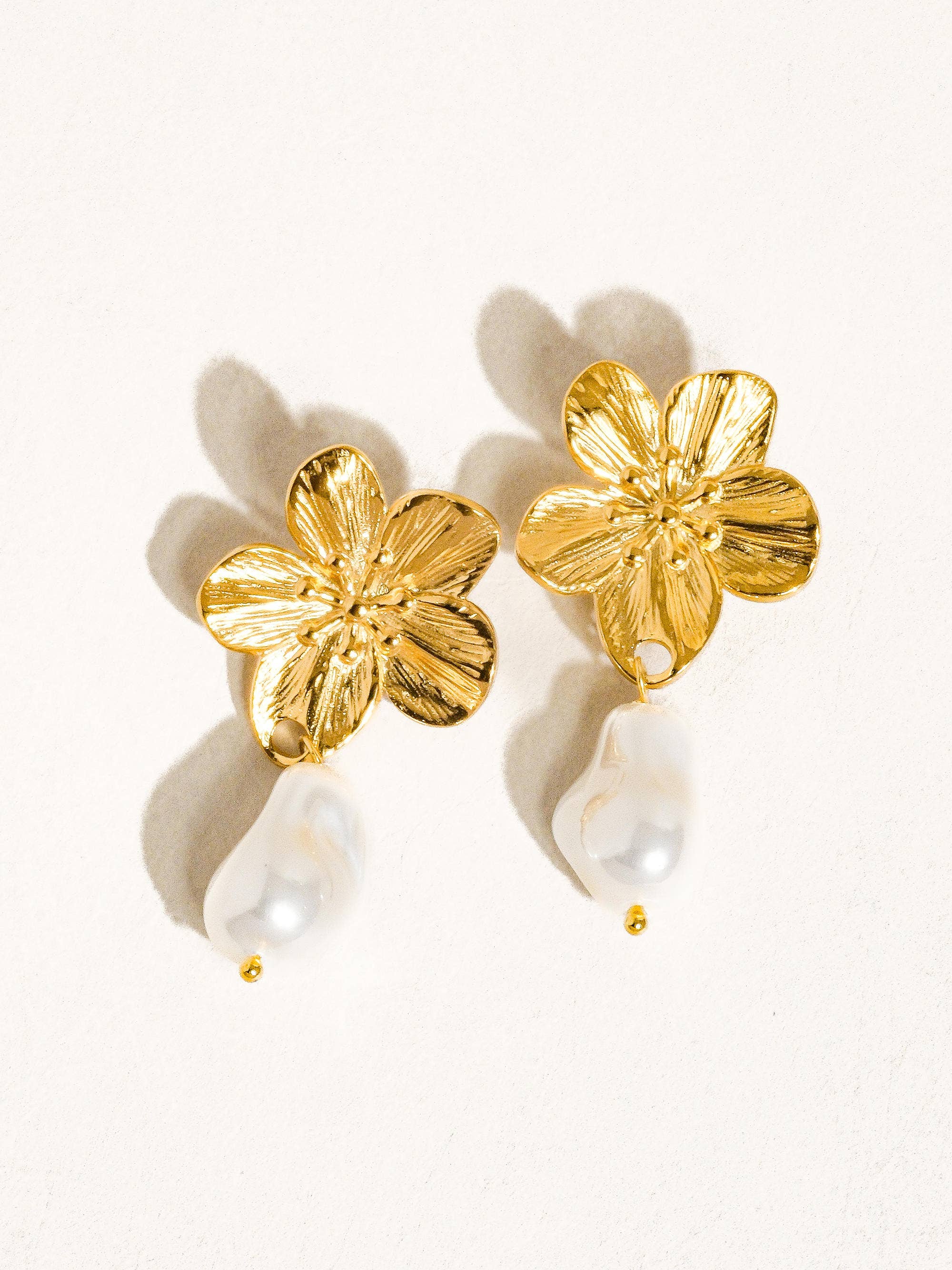 Flânerie by MAIQ - Cypress 18K Gold Non-Tarnish Flower Pearl Earring: Yellow Gold
