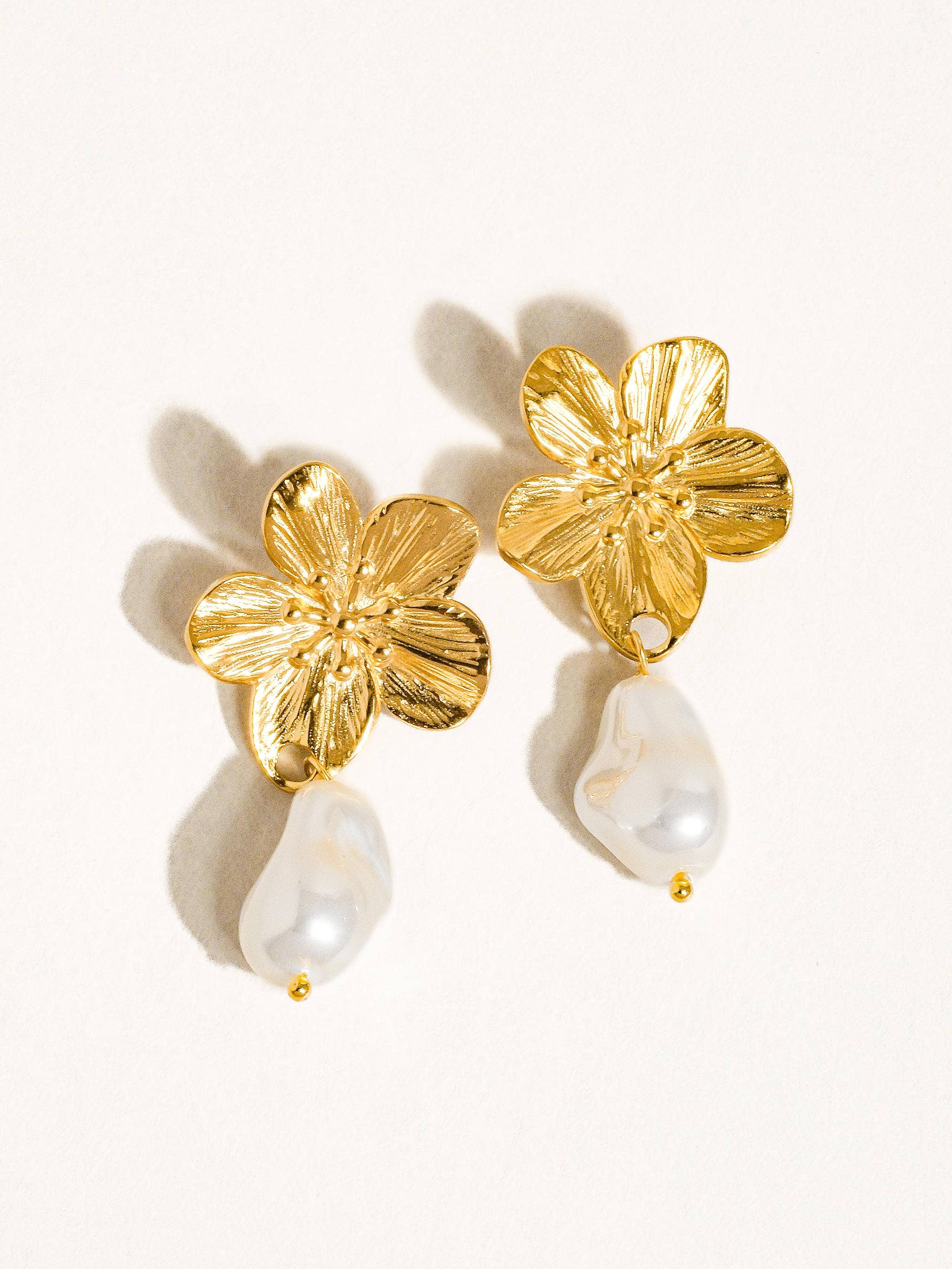 Flânerie by MAIQ - Cypress 18K Gold Non-Tarnish Flower Pearl Earring: Yellow Gold